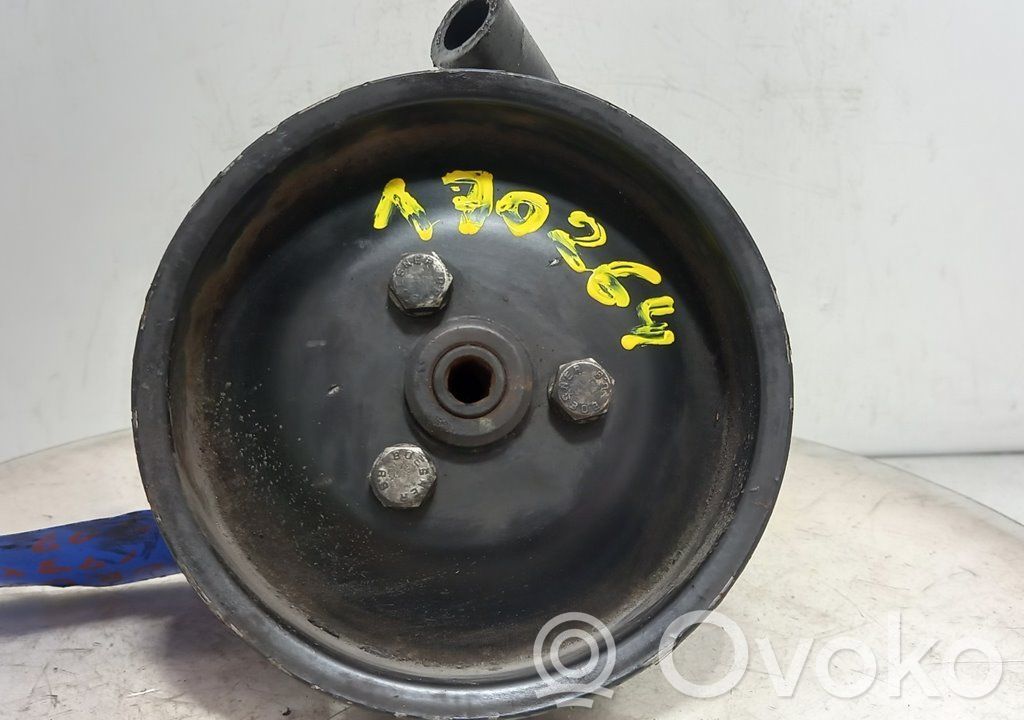Ford Escort Ohjaustehostimen pumppu 
