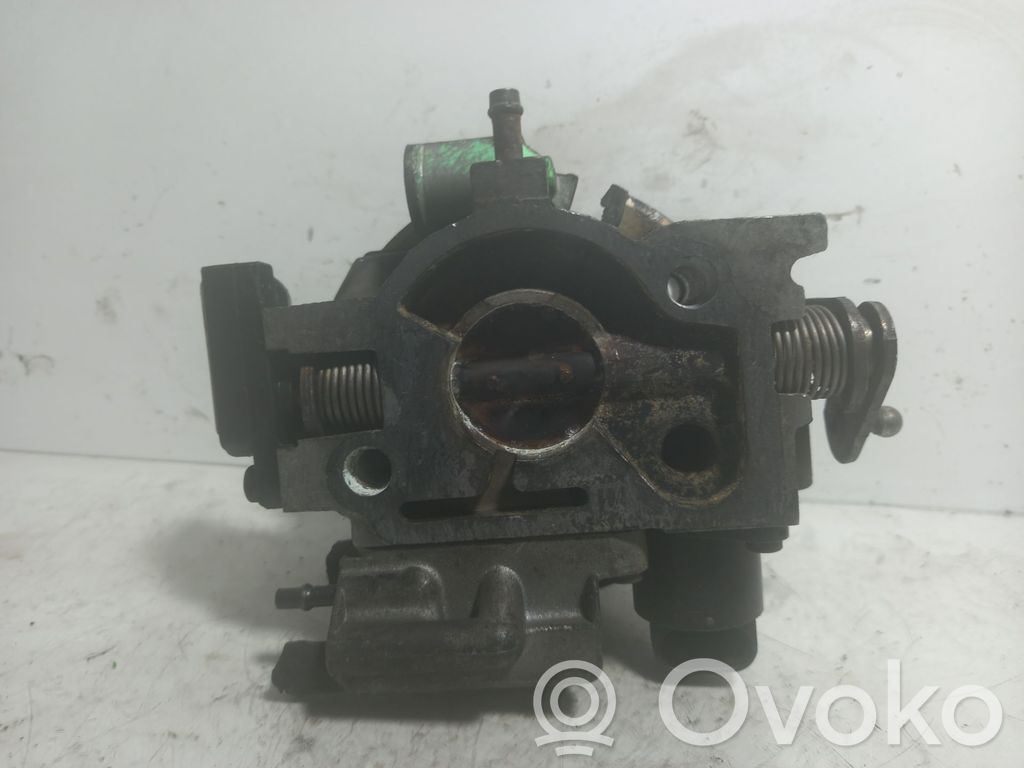 Opel Corsa B Rampa inyectora 