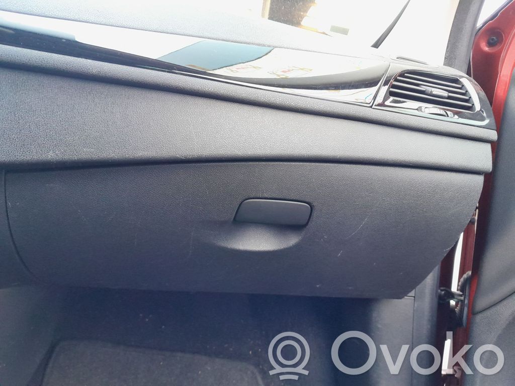 Renault Megane III Hansikaslokero 