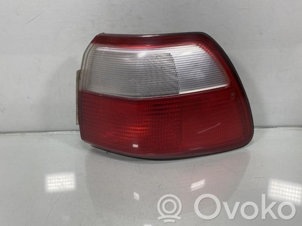 Opel Omega B1 Aizmugurējais lukturis virsbūvē 