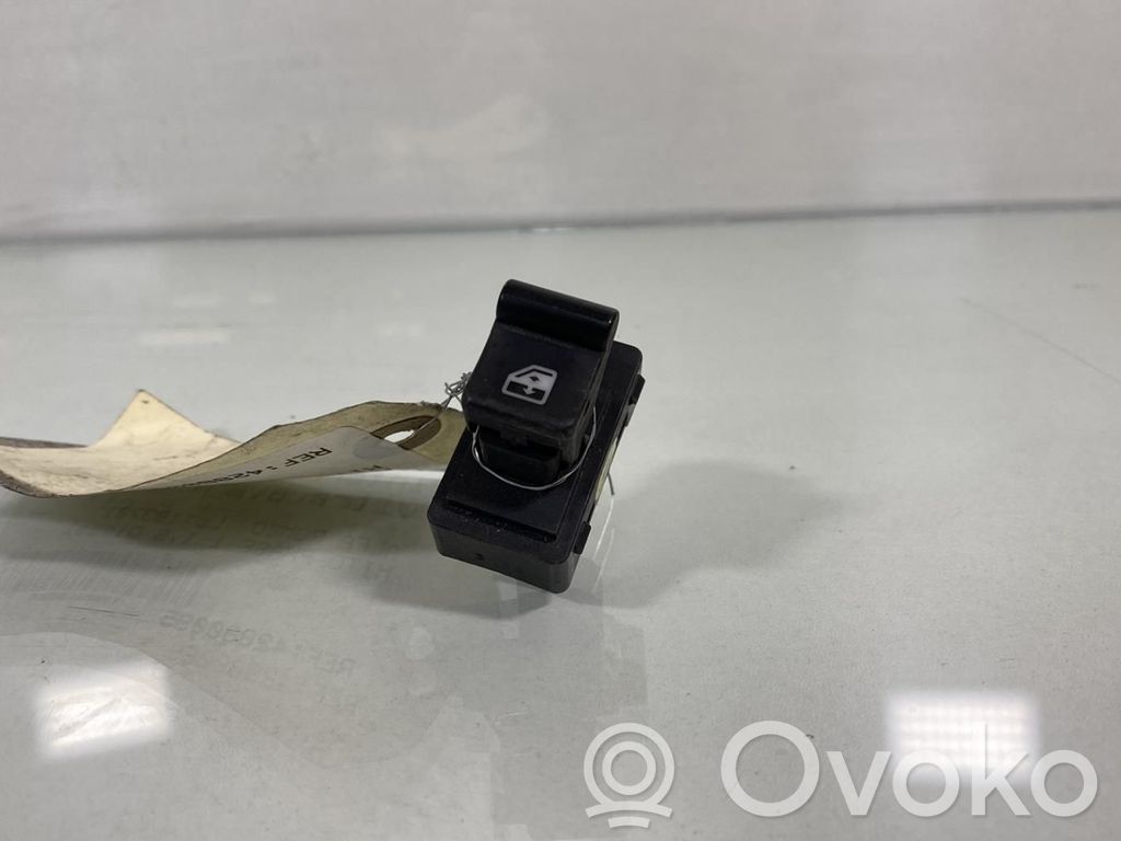 Alfa Romeo Mito Electric window control switch 