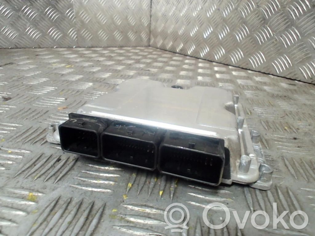 Opel Vivaro Engine control unit/module 