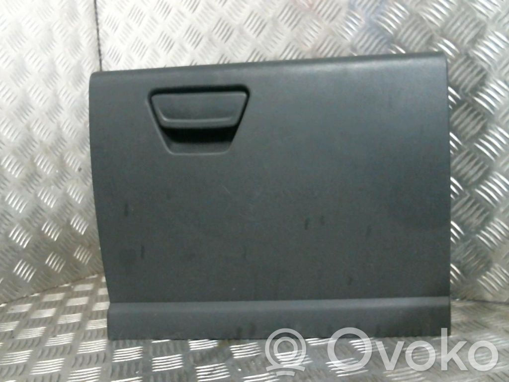 Ford C-MAX II Daiktadėžės (bordačioko) komplektas 
