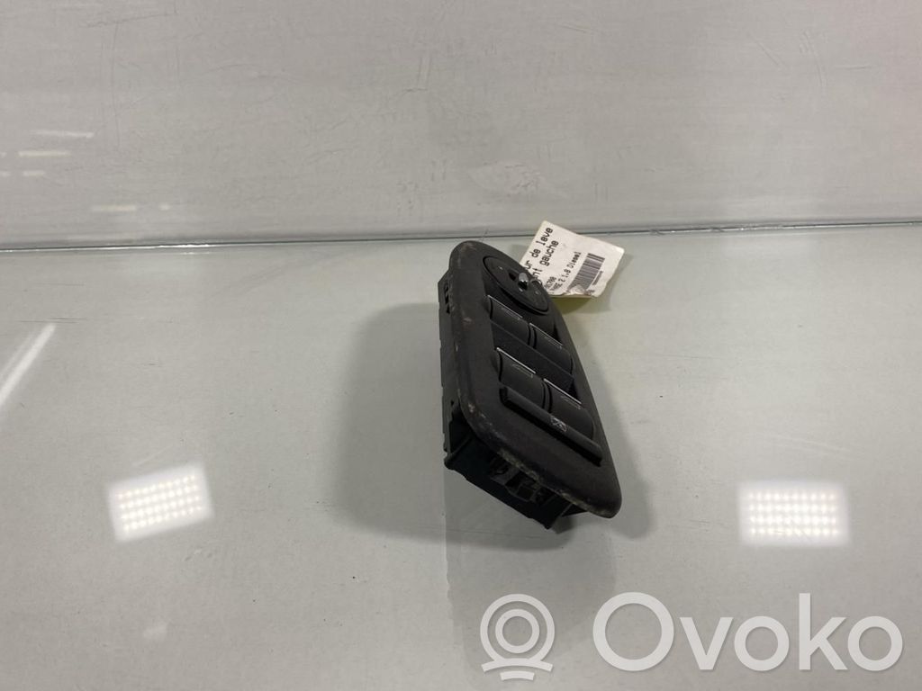 Ford C-MAX I Electric window control switch 