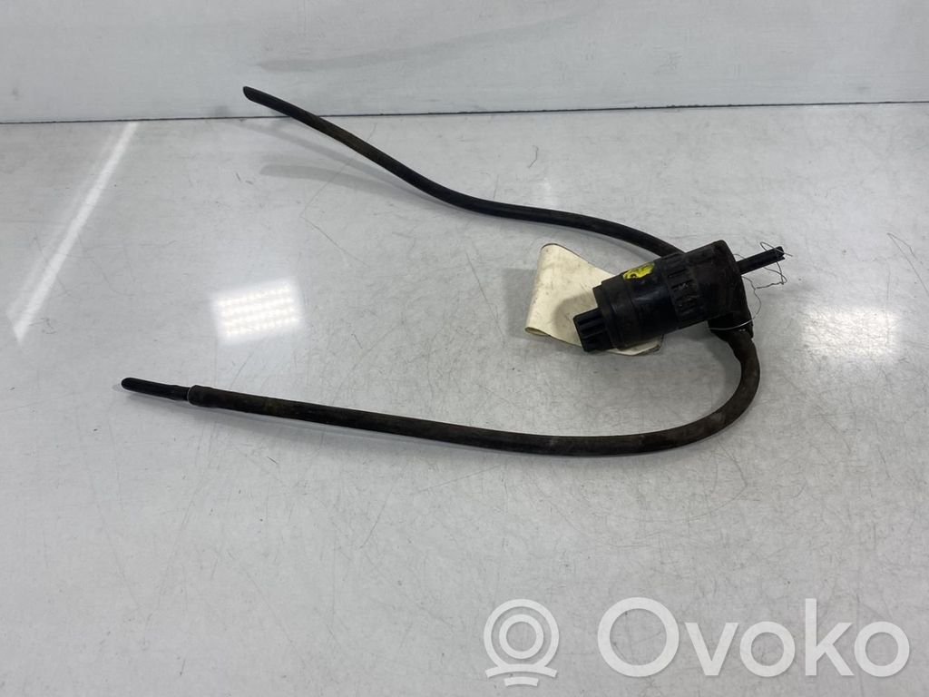 Windscreen/windshield washer pump   1554057