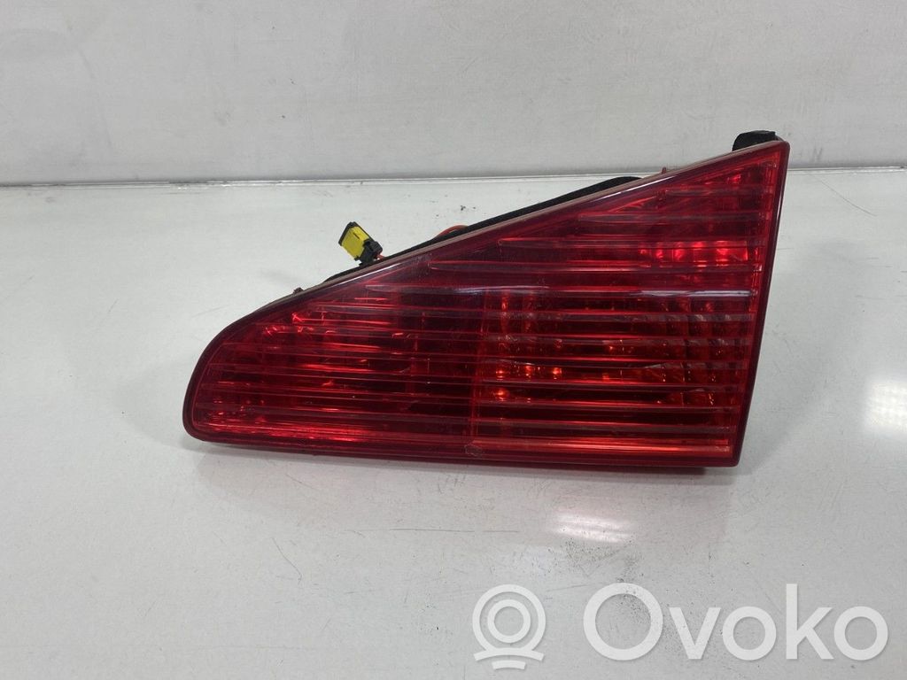 Peugeot 607 Lampy tylnej klapy bagażnika 