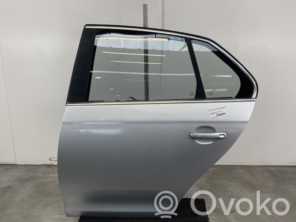 Volkswagen Jetta V Puerta trasera 