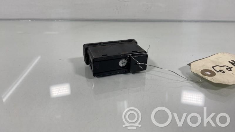 Hätävilkkujen kytkin   61318368920