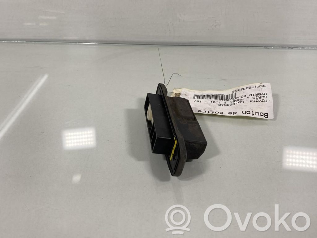 Toyota Auris 150 Tailgate opening switch 