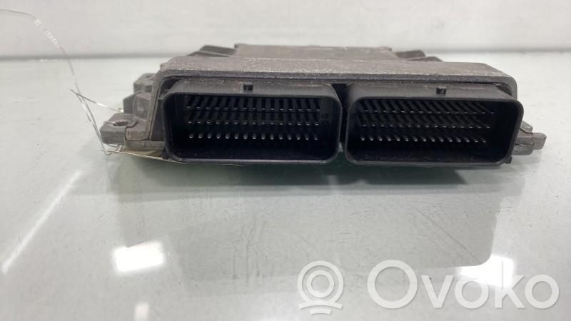 Dacia Sandero Engine control unit/module 