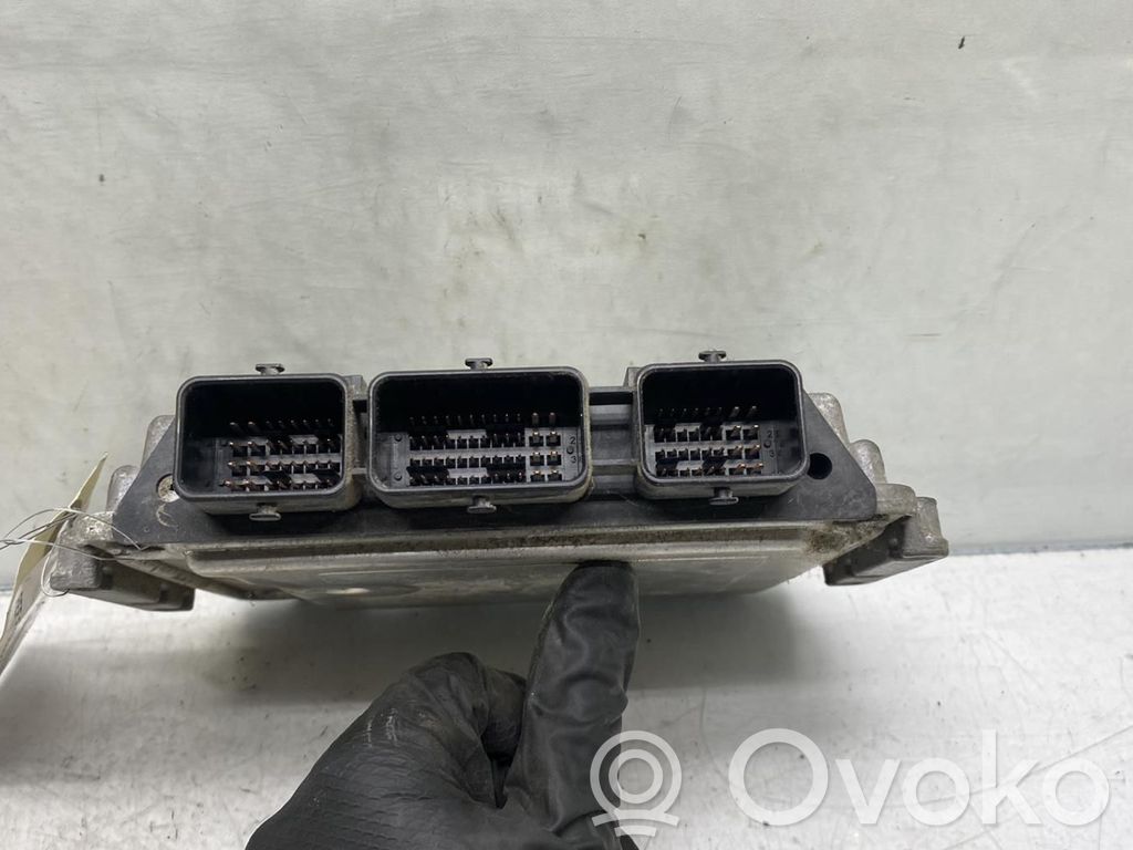 Opel Vivaro Engine control unit/module 
