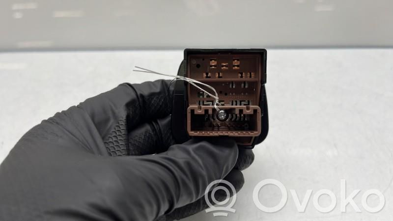 Peugeot 108 Wing mirror switch 