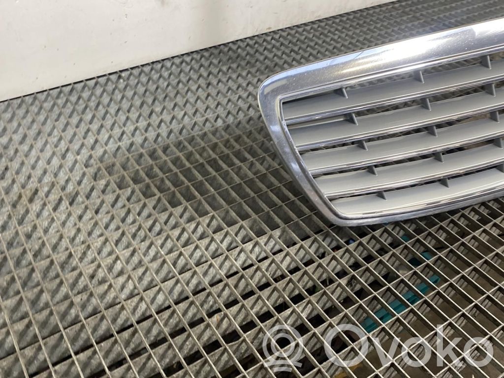 Mercedes-Benz E W211 Etusäleikkö 