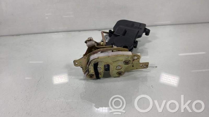 Mazda 2 Priekšpusē slēdzene 