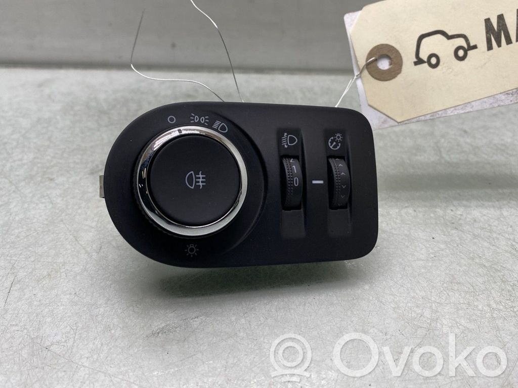 Light switch   13470443