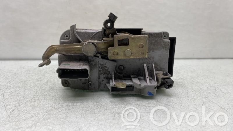 Peugeot 807 Zamek drzwi przednich 