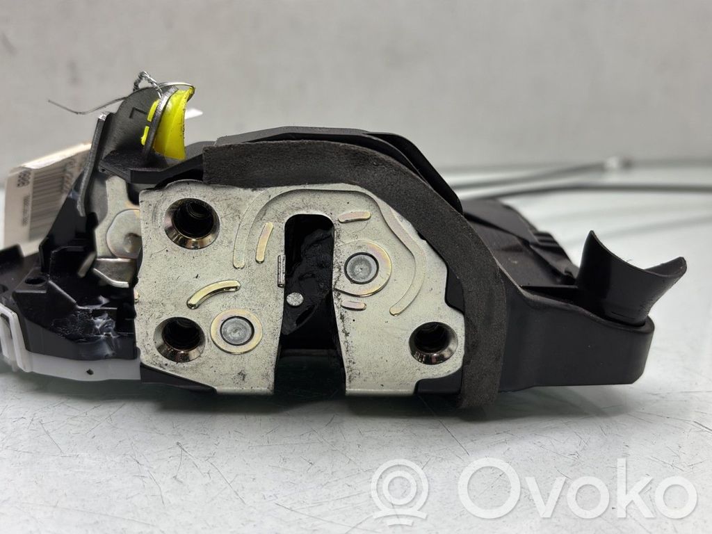 Toyota Yaris Zamek drzwi przednich 