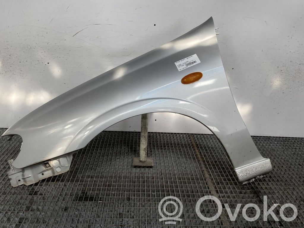 Nissan Almera N16 Kotflügel