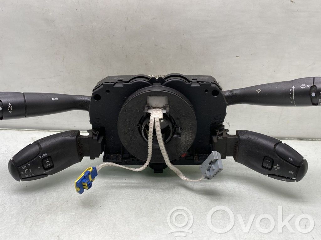 Peugeot 308 Interruptor/palanca de limpiador de luz de giro 