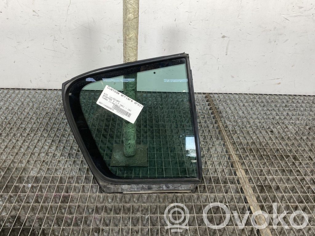 Ventanilla de ventilación de la puerta trasera   83427F1010