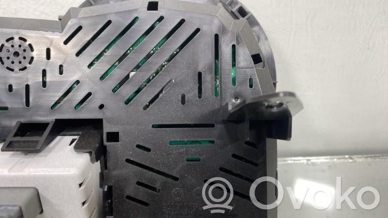 Renault Twingo II Geschwindigkeitsmesser Cockpit 