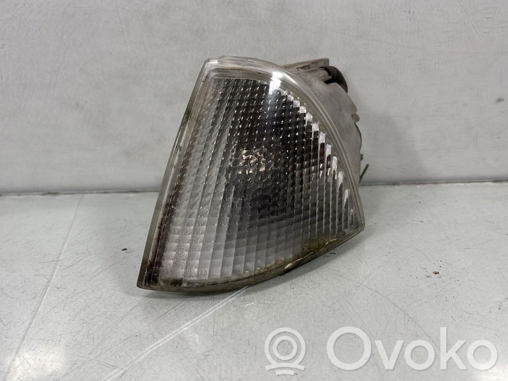 Front fender indicator light   630356