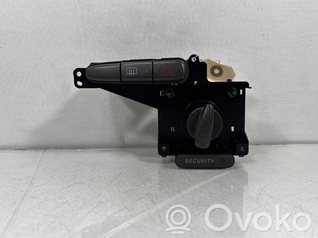 Toyota Yaris Botón interruptor de luz de peligro 