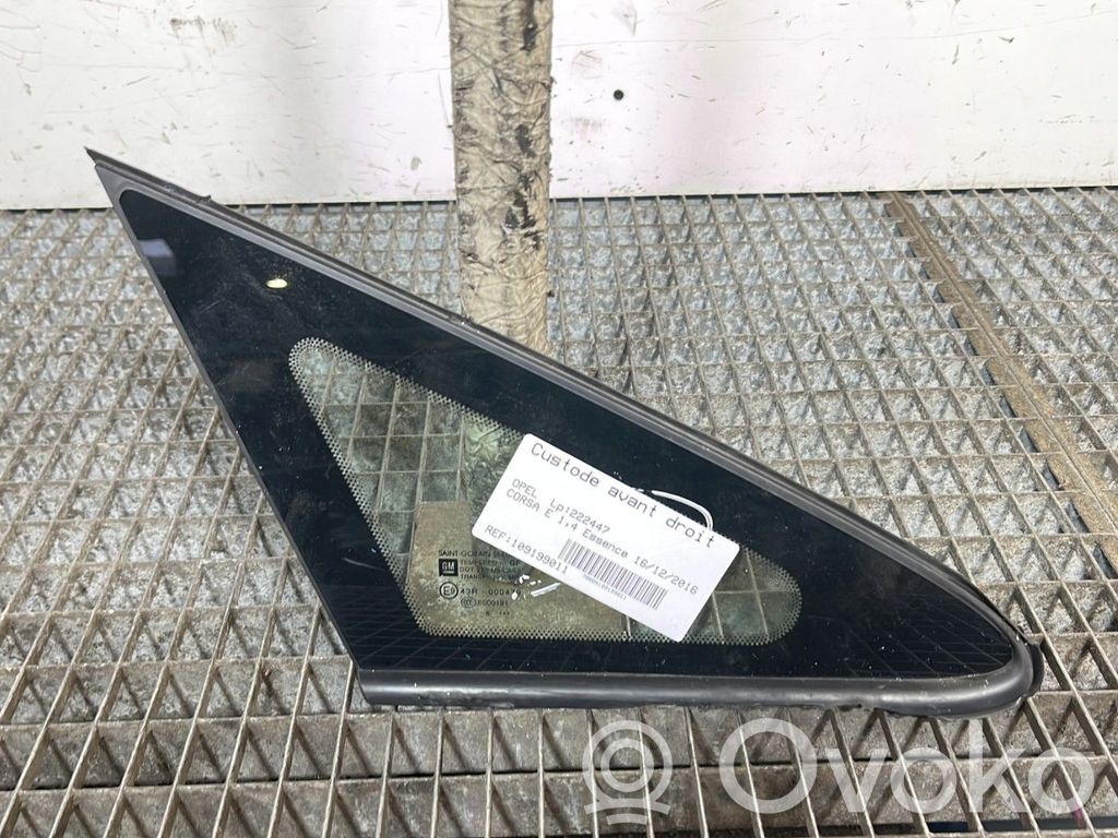 Opel Corsa E Szyba przednia karoseryjna trójkątna 