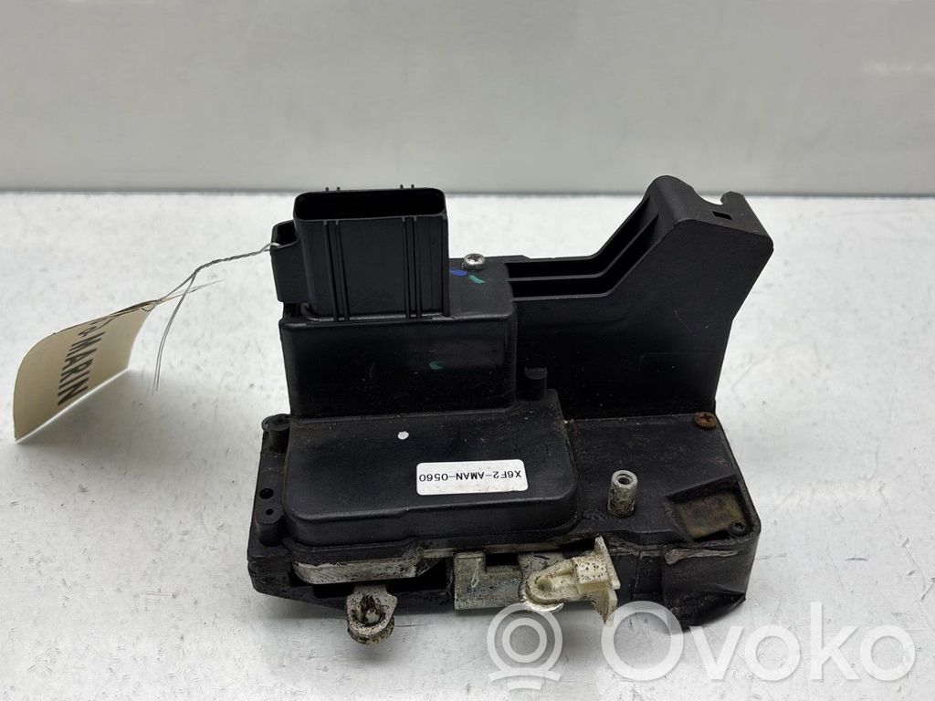 Ford Fiesta Priekšpusē slēdzene 