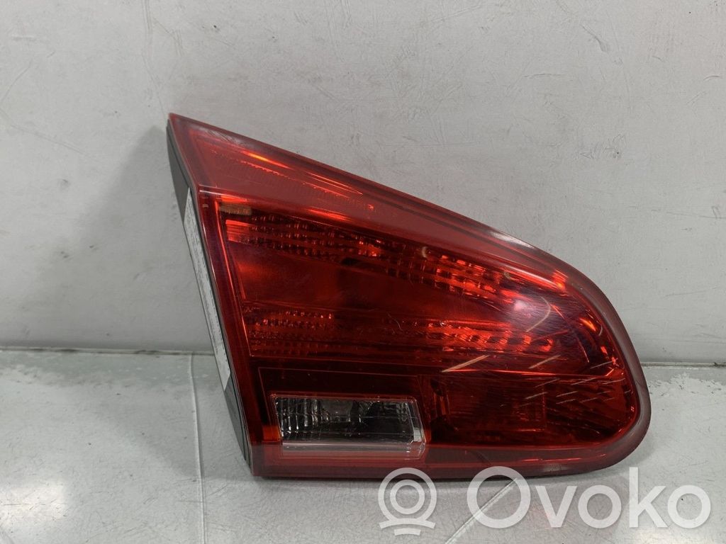 KIA Ceed Aizmugurējais lukturis pārsegā 