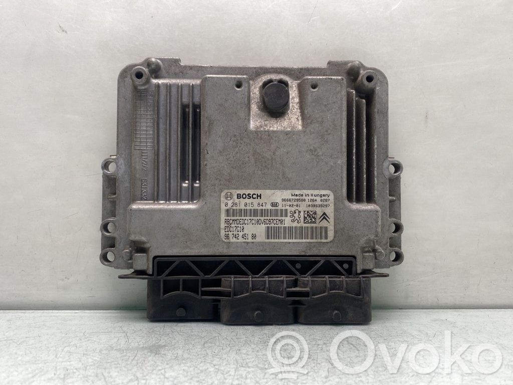Citroen C3 Picasso Engine control unit/module 