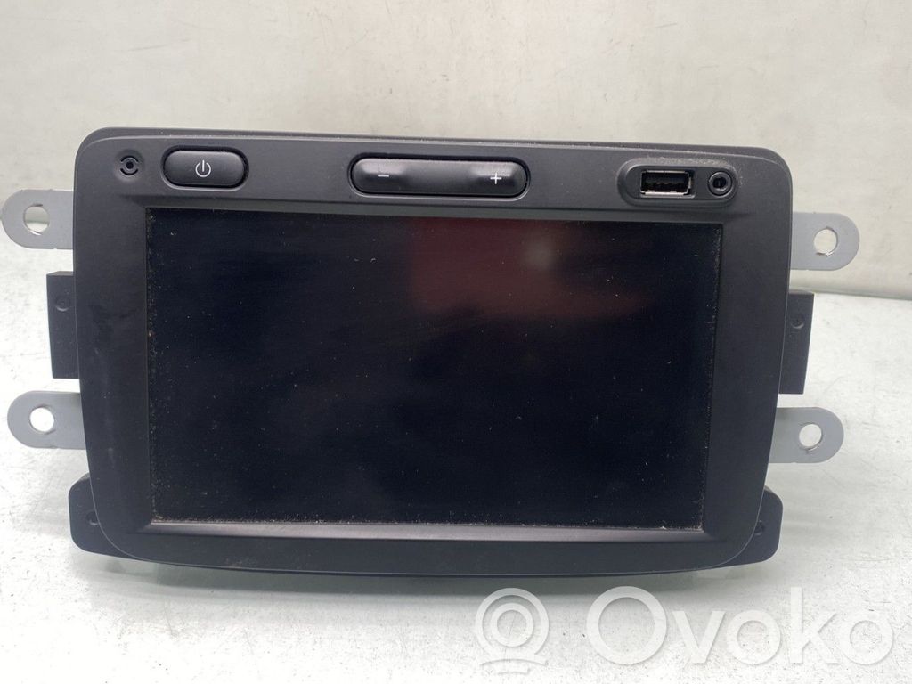 Dacia Sandero Radio/CD/DVD/GPS head unit 