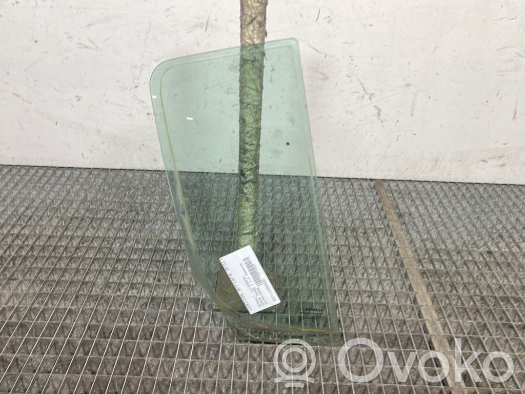 Ventanilla de ventilación de la puerta trasera   8200209954