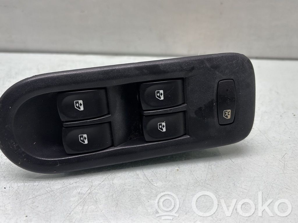Renault Clio III Electric window control switch 