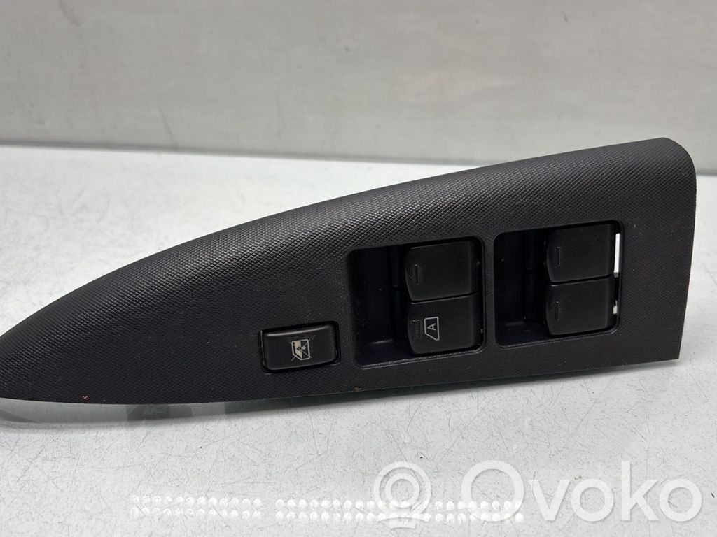 Nissan Note (E11) Electric window control switch 