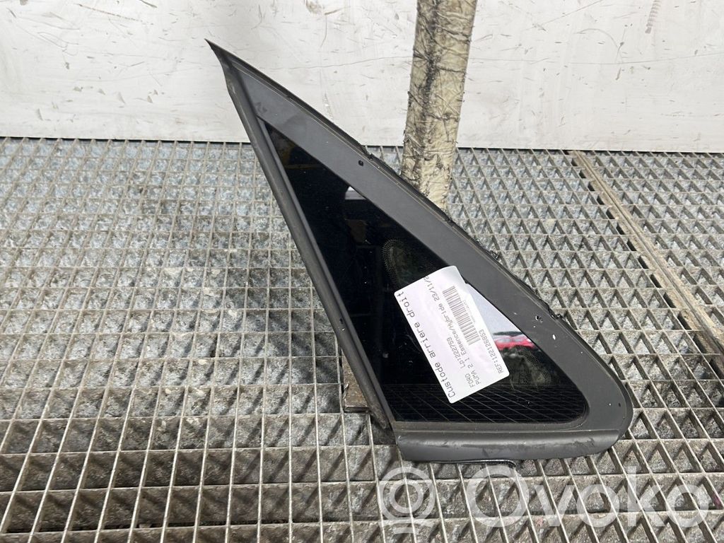 Rear side window   2420034
