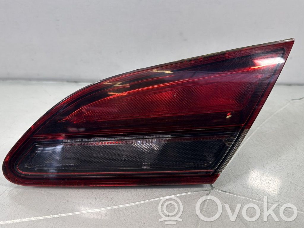 Opel Astra J Takaluukun takavalot 