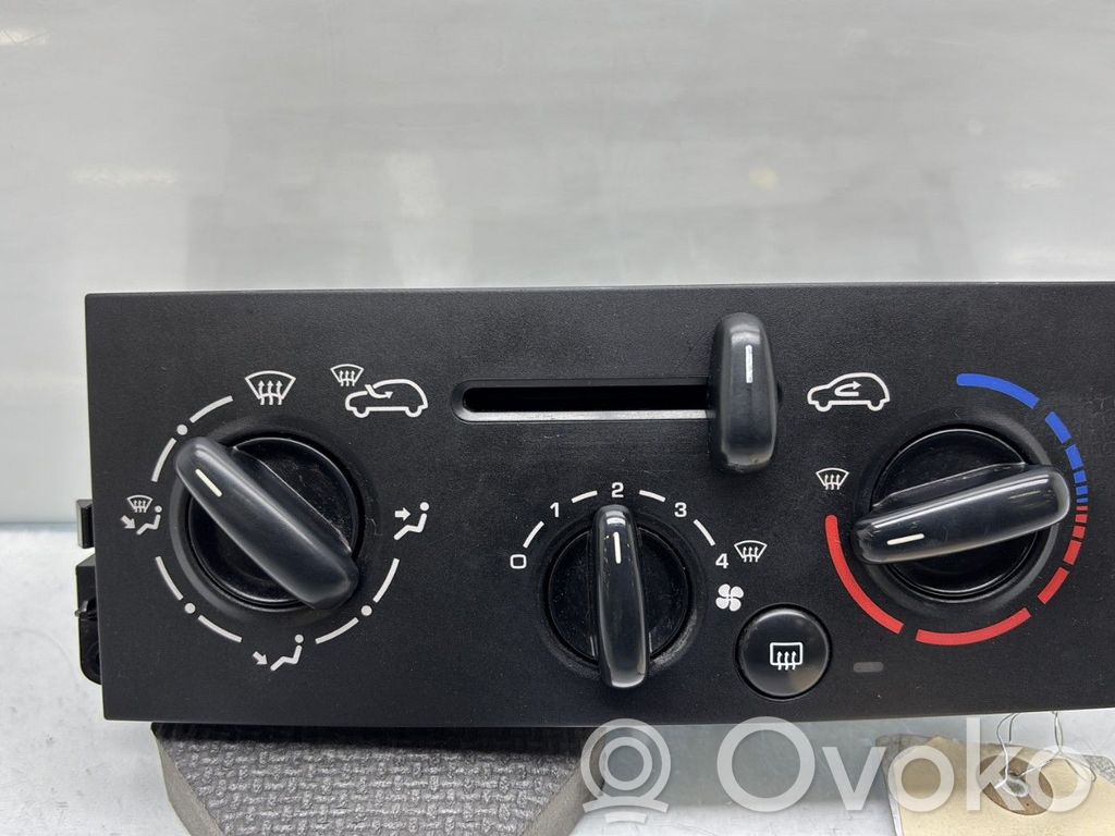 Peugeot 207 Climate control unit 