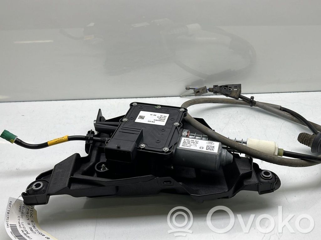 Peugeot 3008 I Module de commande de frein à main 