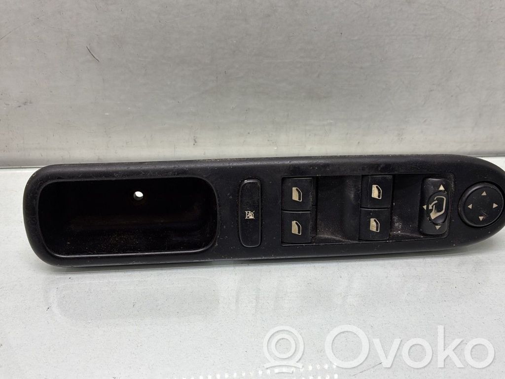 Peugeot 307 Electric window control switch 