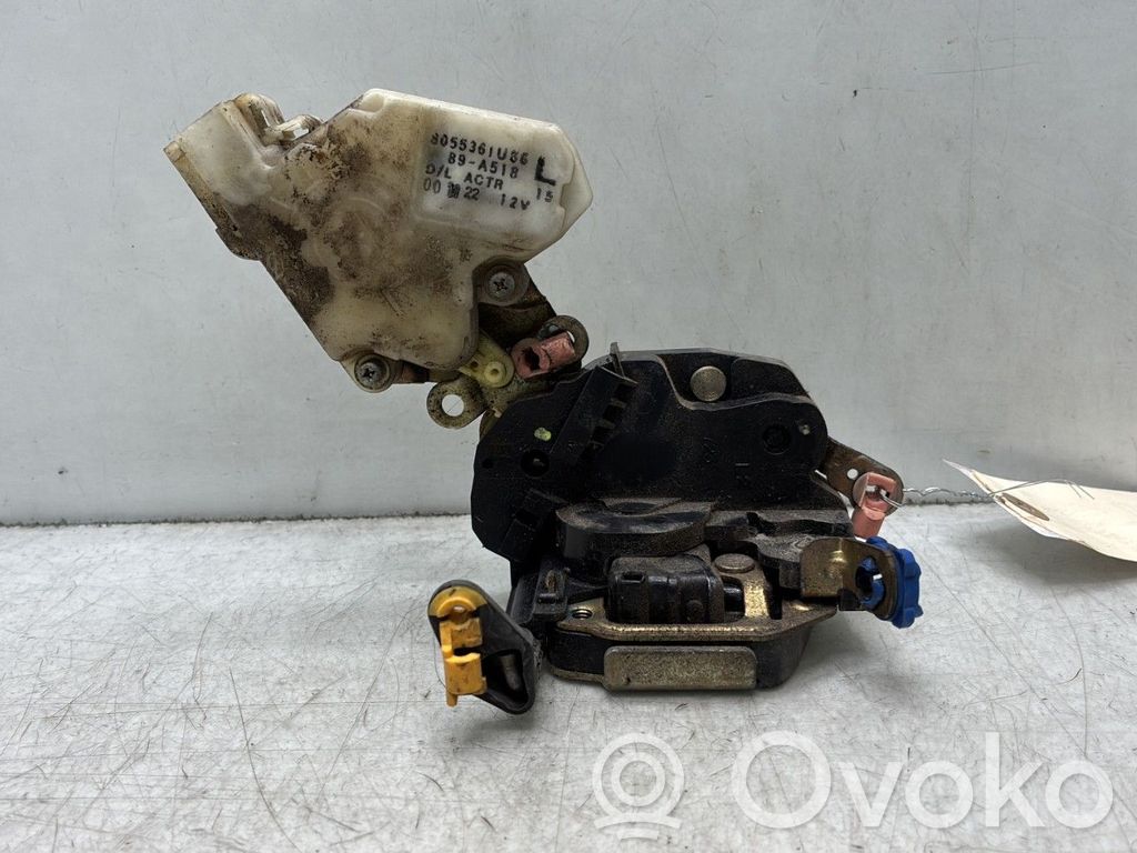 Nissan Almera Tino Zamek drzwi przednich 