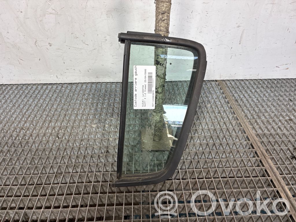 Suzuki SX4 Ventanilla de ventilación de la puerta trasera 