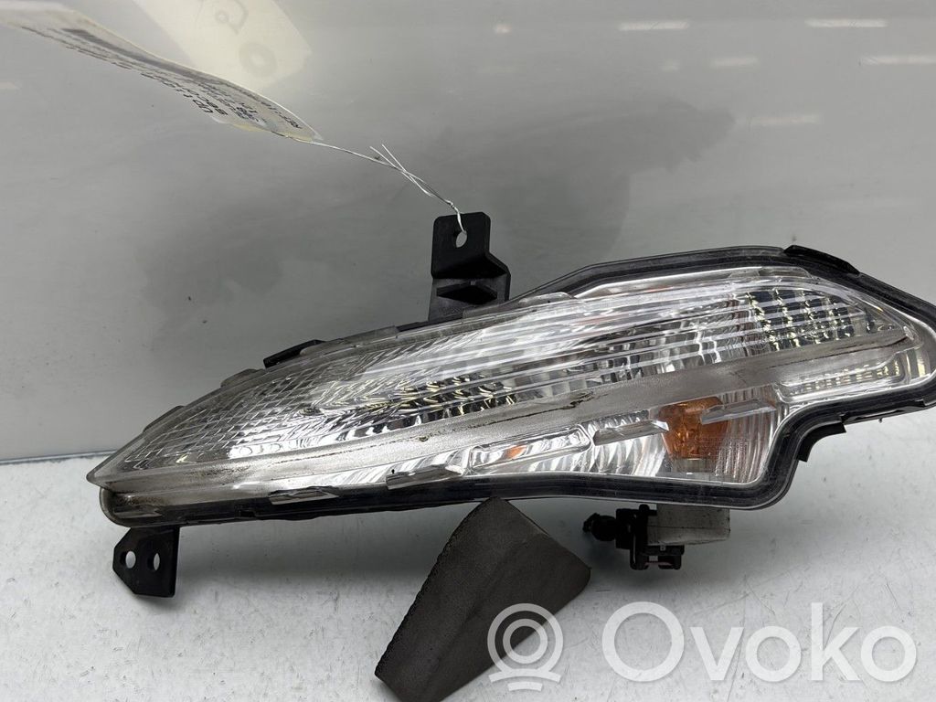 Peugeot 308 Semnalizator bară față 
