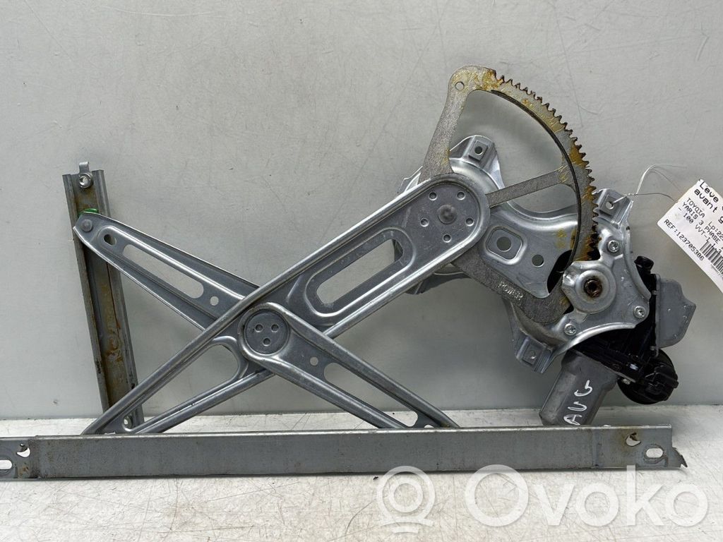 Toyota Yaris Macara ușă față cu motor 