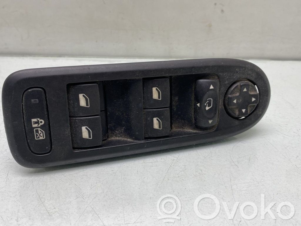 Peugeot 508 Electric window control switch 