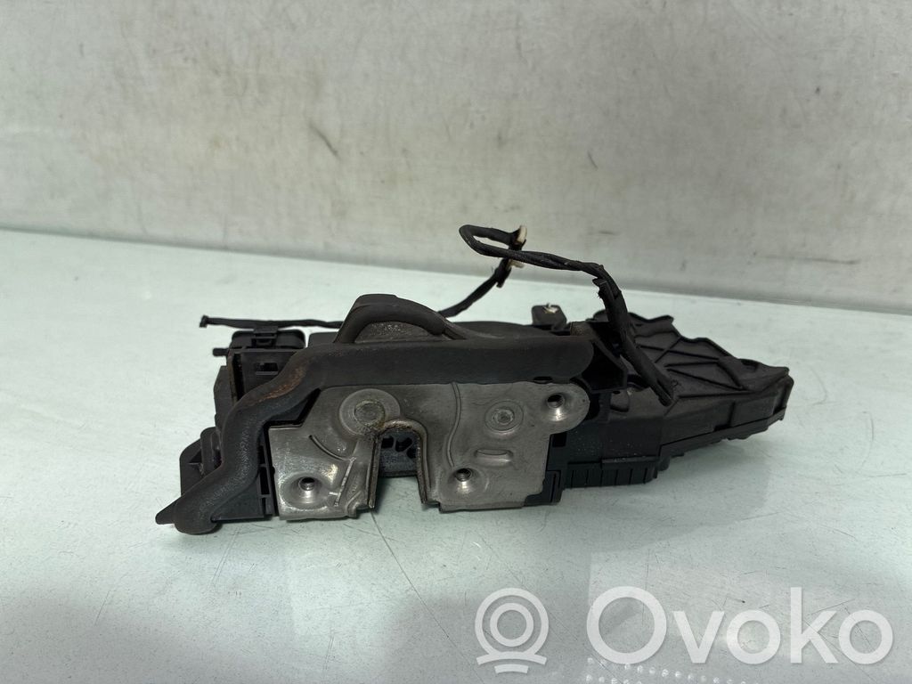 BMW X1 U11 Etuoven lukko