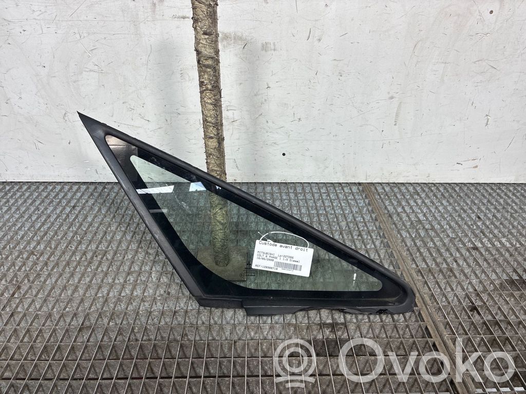 Mitsubishi Colt Geam triunghi față 