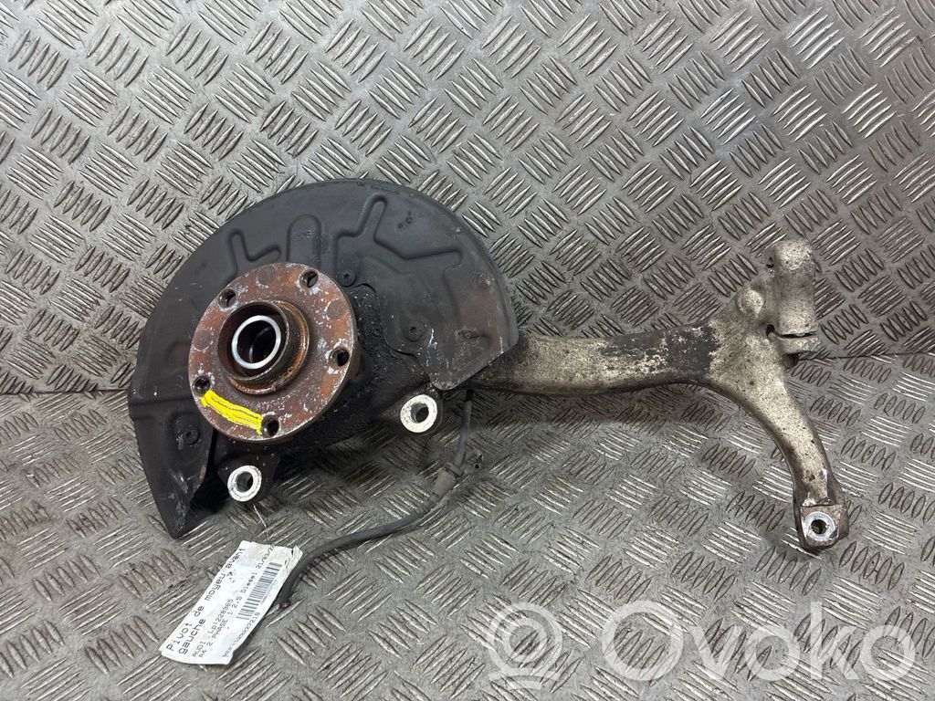 Audi A4 S4 B6 8E 8H Fusée d'essieu de moyeu de la roue avant