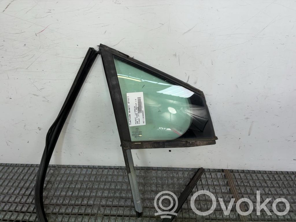 Peugeot 308 Front door vent window glass four-door
