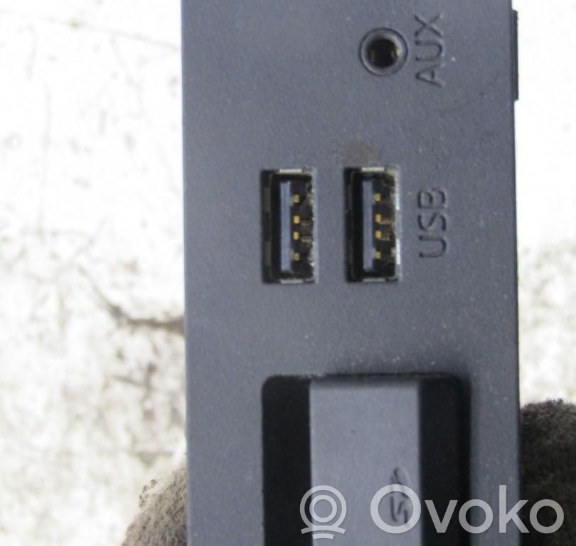 Mini One - Cooper F56 F55 AUX in-socket connector 